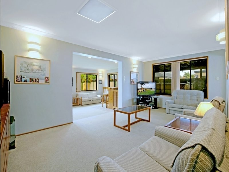 24 Splice Street, Mermaid Waters QLD 4218