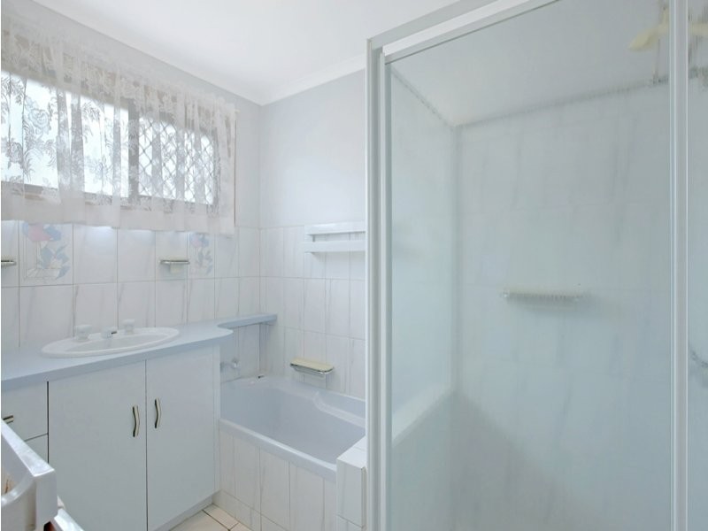 24 Splice Street, Mermaid Waters QLD 4218