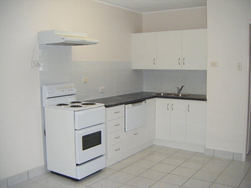 2 10 Kalyan Street, Chevron Island QLD 4217