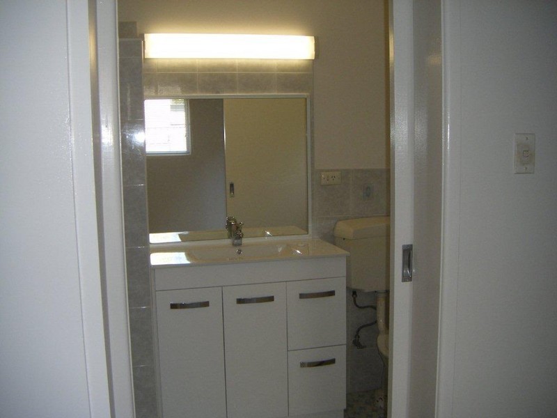 2 10 Kalyan Street, Chevron Island QLD 4217