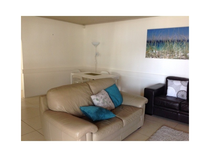 2/61 Hedges Avenue, Mermaid Beach QLD 4218