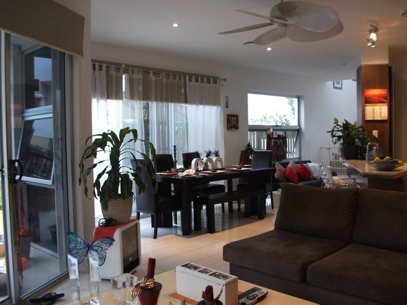 10/11 Cezaire Avenue, Varsity Lakes QLD 4227