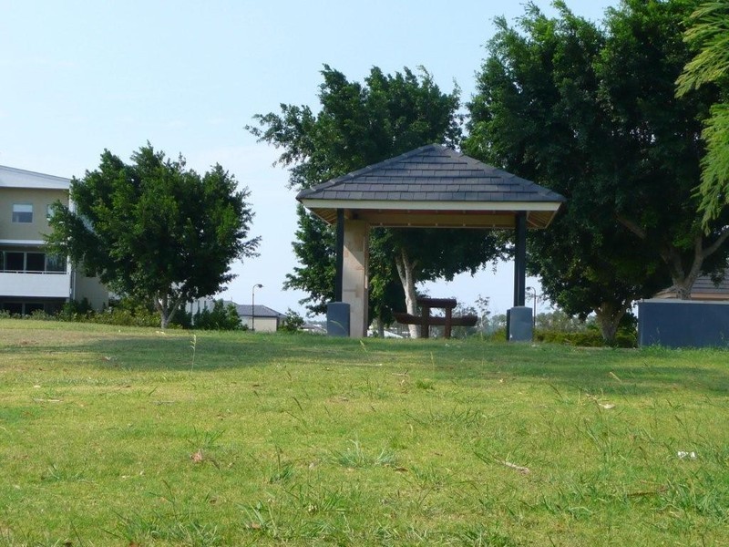 10/11 Cezaire Avenue, Varsity Lakes QLD 4227