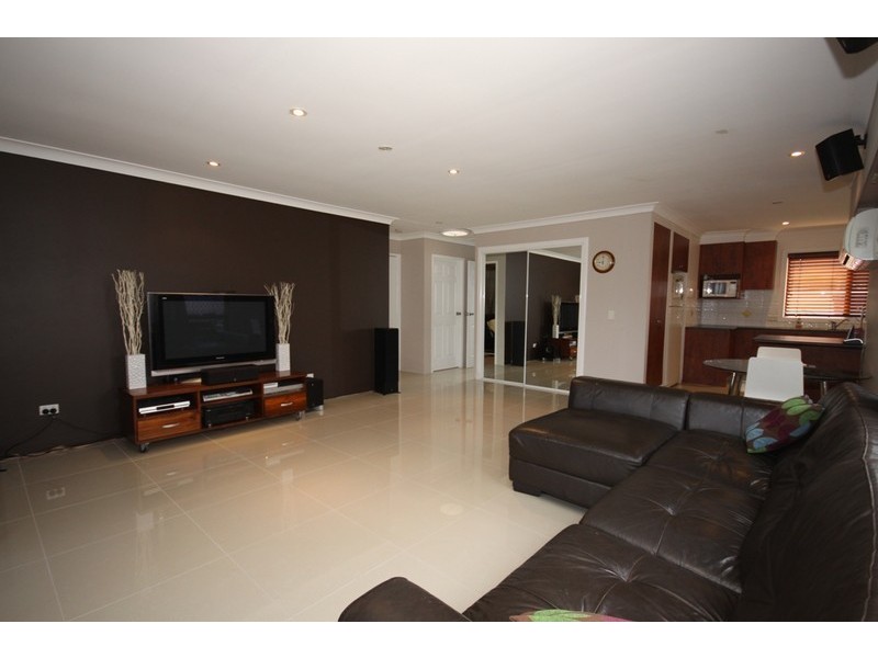 2/21 Adams Avenue, Miami QLD 4220