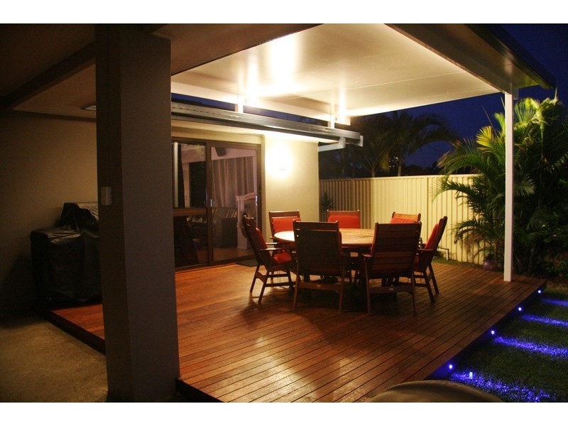 2/21 Adams Avenue, Miami QLD 4220