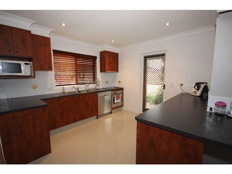 2/21 Adams Avenue, Miami QLD 4220