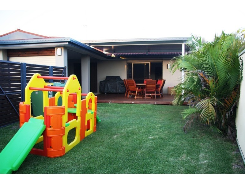 2/21 Adams Avenue, Miami QLD 4220