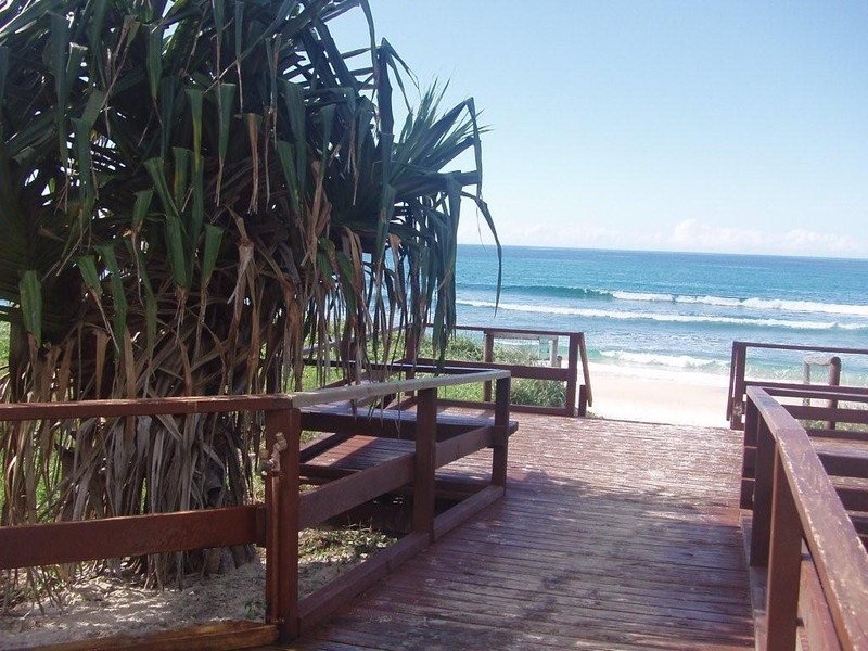 2/ 7 Sunbrite Avenue, Mermaid Beach QLD 4218