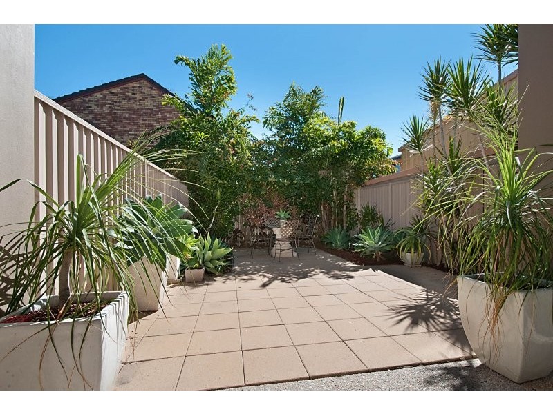 7 Miami Shore Parade, Miami QLD 4220