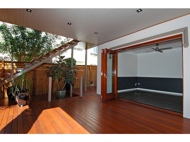 111 Petrel Avenue, Mermaid Beach QLD 4218