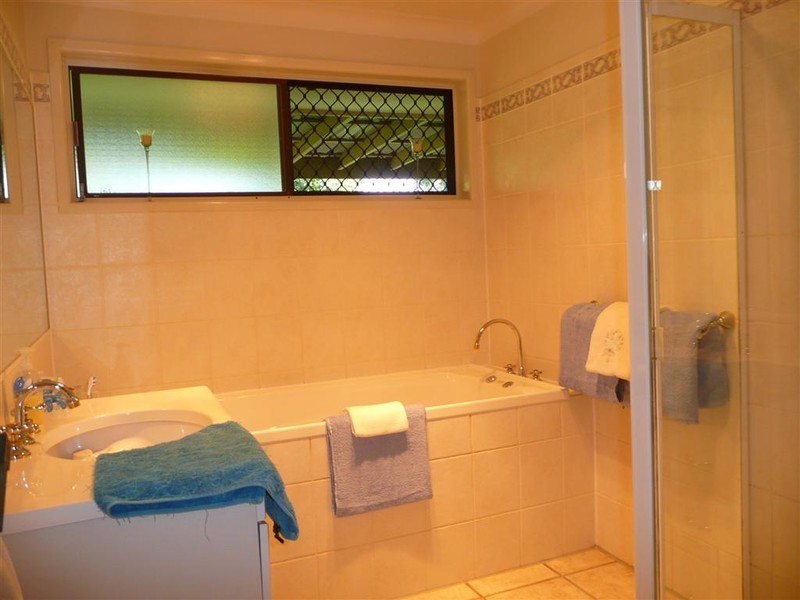 22 Egret Avenue, Burleigh Waters QLD 4220