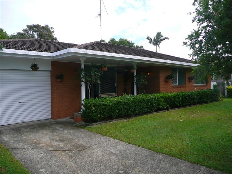 3 Binnacle Court, Mermaid Waters QLD 4218