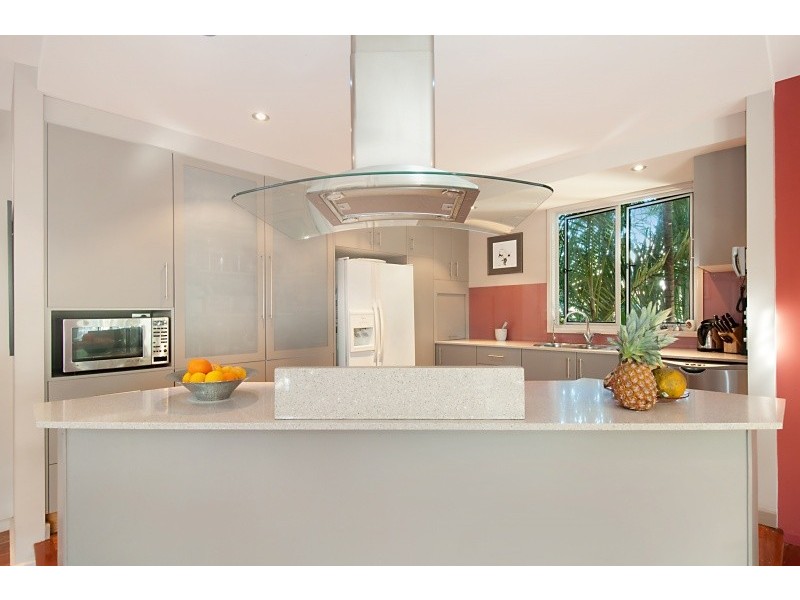 64 Dolphin Avenue, Mermaid Waters QLD 4218