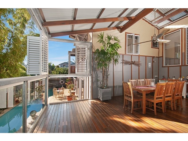 64 Dolphin Avenue, Mermaid Waters QLD 4218