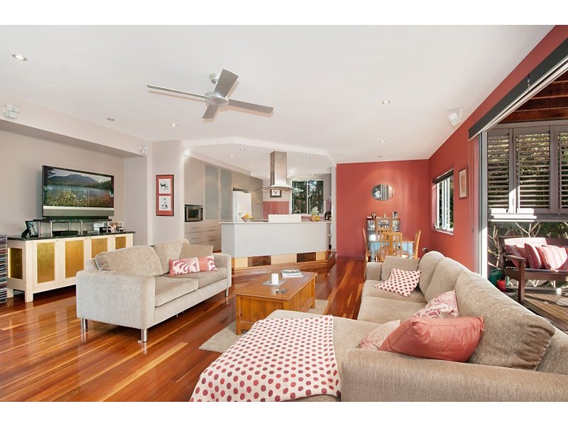 64 Dolphin Avenue, Mermaid Waters QLD 4218