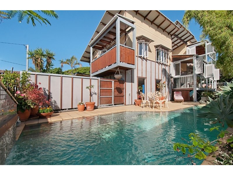 64 Dolphin Avenue, Mermaid Waters QLD 4218