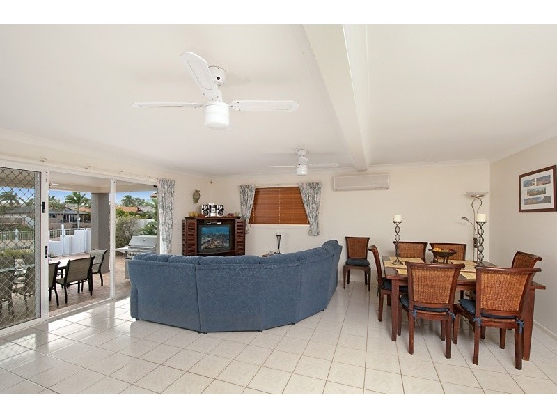 30 Cessnock Close, Mermaid Waters QLD 4218