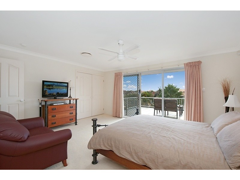30 Cessnock Close, Mermaid Waters QLD 4218