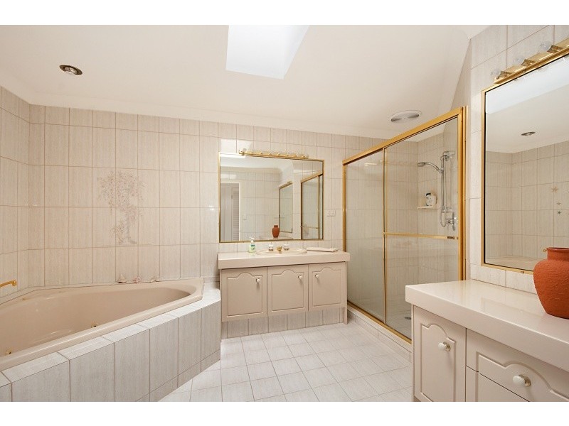 30 Cessnock Close, Mermaid Waters QLD 4218