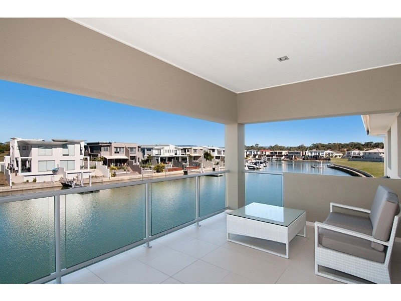 4 Middle Quay Drive, Biggera Waters QLD 4216