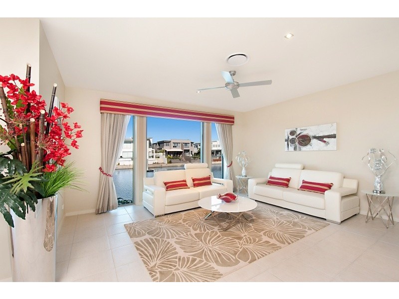 4 Middle Quay Drive, Biggera Waters QLD 4216