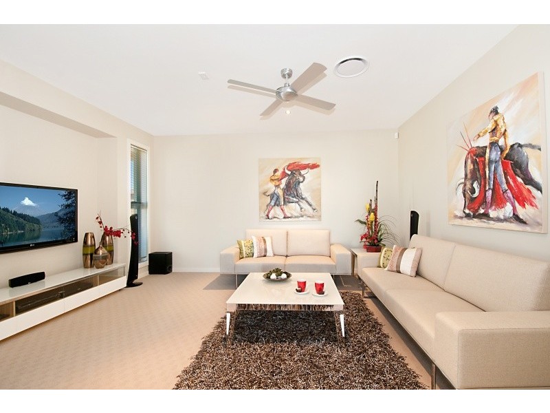 4 Middle Quay Drive, Biggera Waters QLD 4216