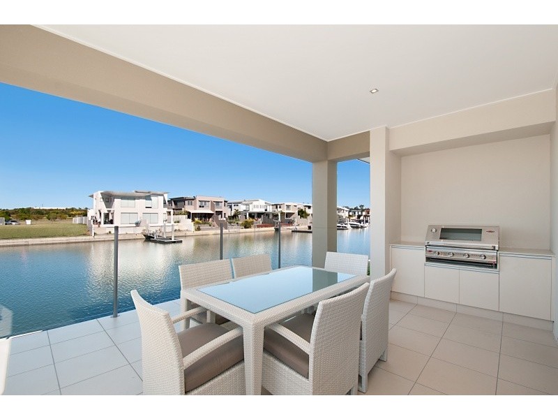 4 Middle Quay Drive, Biggera Waters QLD 4216