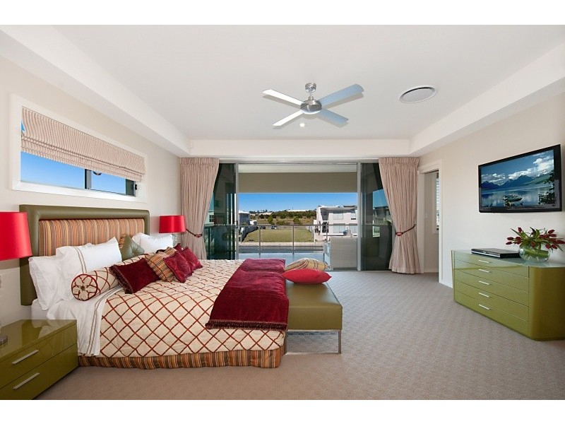 4 Middle Quay Drive, Biggera Waters QLD 4216