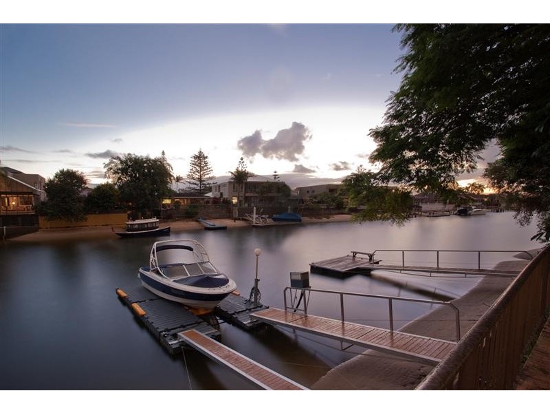 2 The Lido, Isle Of Capri QLD 4217