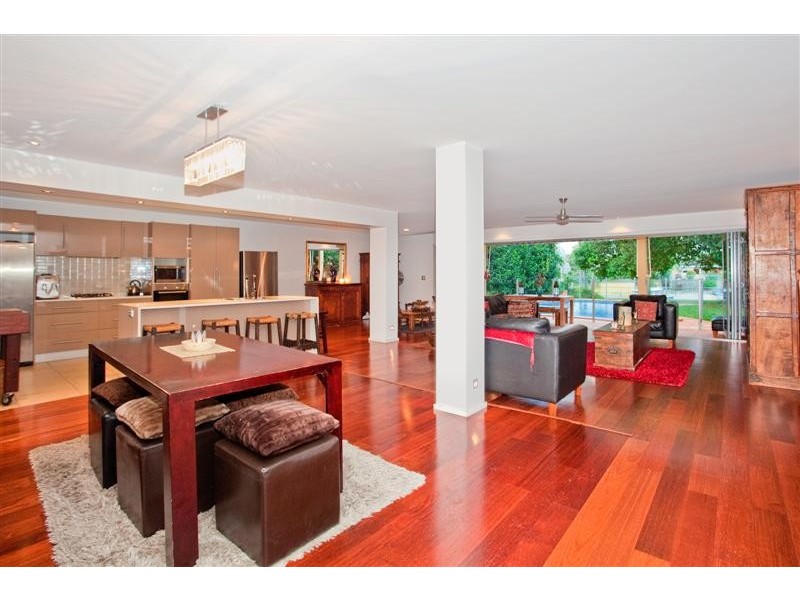 2 The Lido, Isle Of Capri QLD 4217