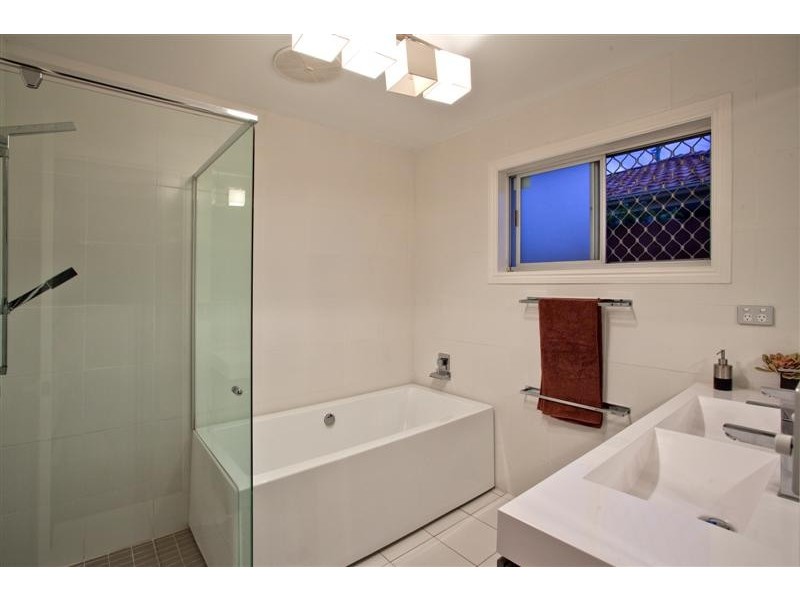 2 The Lido, Isle Of Capri QLD 4217