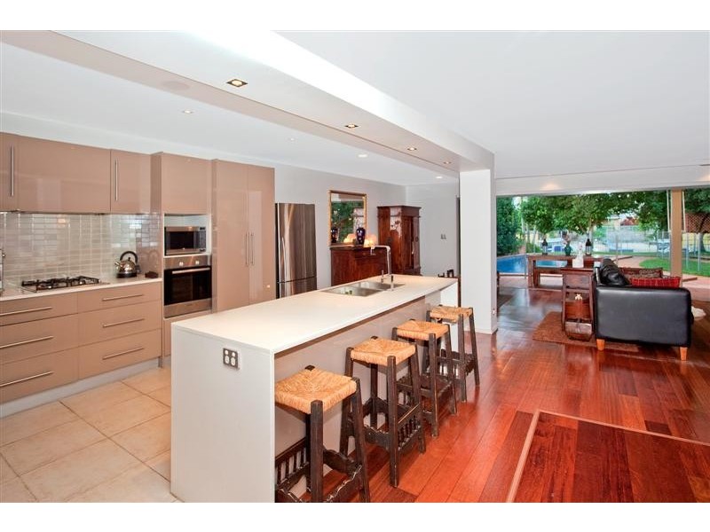 2 The Lido, Isle Of Capri QLD 4217