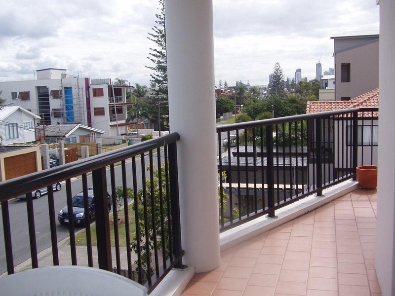 15 Surf Street, Mermaid Beach QLD 4218