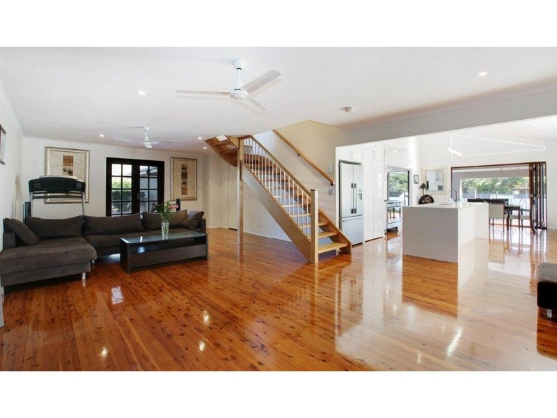 31 Albicore Street, Mermaid Waters QLD 4218