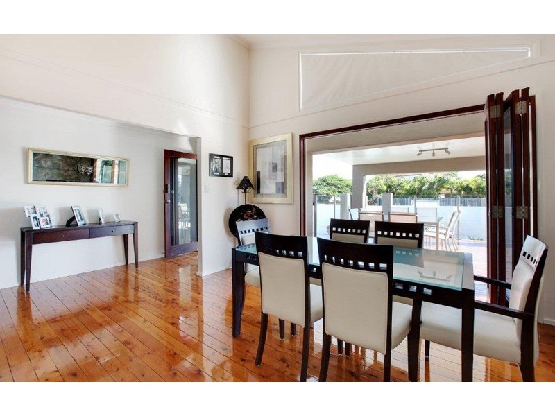 31 Albicore Street, Mermaid Waters QLD 4218