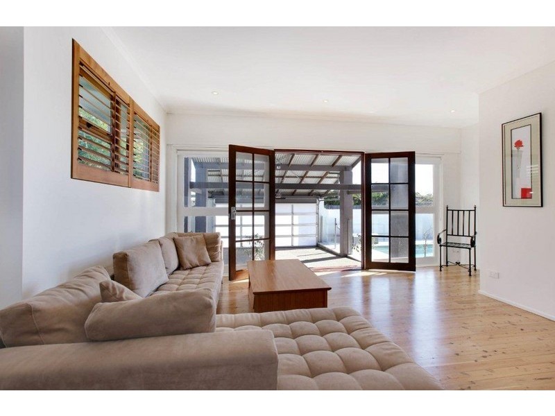 31 Albicore Street, Mermaid Waters QLD 4218