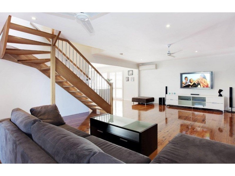 31 Albicore Street, Mermaid Waters QLD 4218