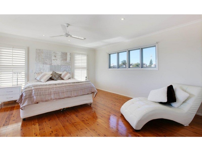 31 Albicore Street, Mermaid Waters QLD 4218