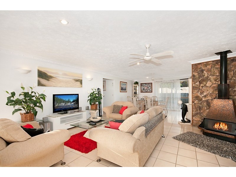 21 Fairsky Avenue, Mermaid Waters QLD 4218