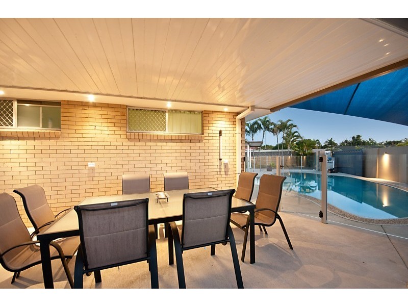 21 Fairsky Avenue, Mermaid Waters QLD 4218