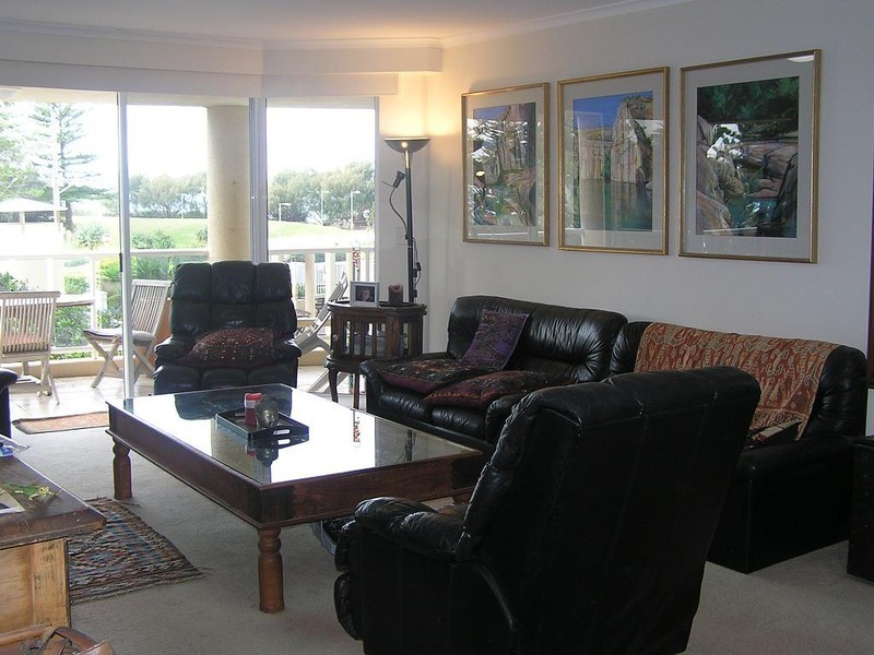 77 Pacific Avenue, Main Beach QLD 4217