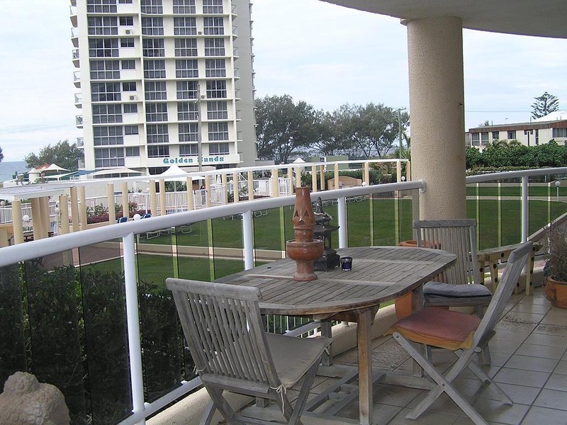 77 Pacific Avenue, Main Beach QLD 4217