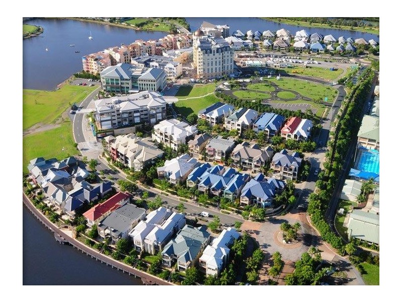 3027 The Boulevard, Carrara QLD 4211