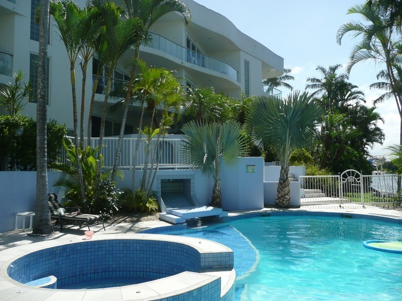 Unit @ 11 Eady Avenue, Broadbeach Waters QLD 4218