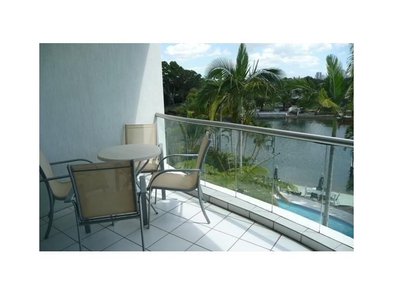 Unit @ 11 Eady Avenue, Broadbeach Waters QLD 4218