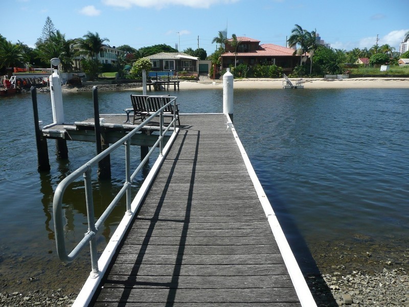 Unit @ 11 Eady Avenue, Broadbeach Waters QLD 4218