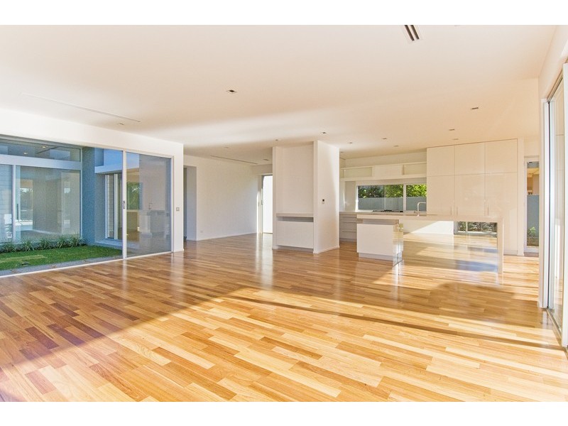 37 Martinique Way, Clear Island Waters QLD 4226