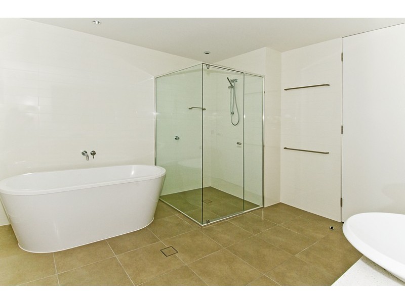 37 Martinique Way, Clear Island Waters QLD 4226