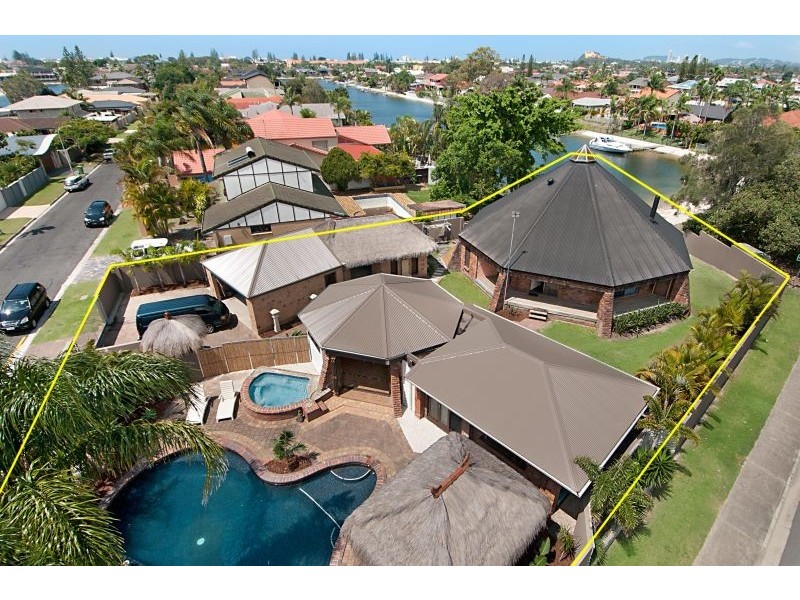 1 Sundowner Court, Mermaid Waters QLD 4218