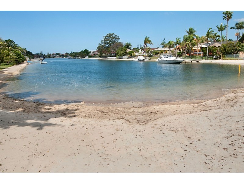 1 Sundowner Court, Mermaid Waters QLD 4218